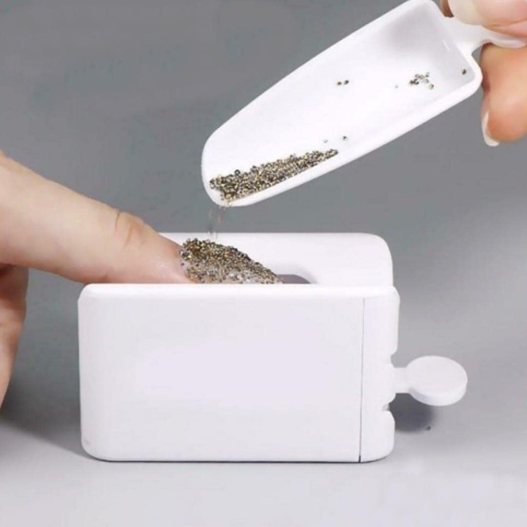 ΚΟΥΤΑΚΙ 1 ΔΟΧΕΙΟ ΑΝΑΚΥΚΛΩΣΗΣ ΣΚΟΝΗΣ ΝΥΧΙΩΝ DIP POWDER - Image 1