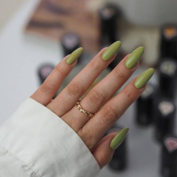 ημιμόνιμο χρωματιστό βερνίκι Semilac UV Gel 659 Matcha Latte 7ml